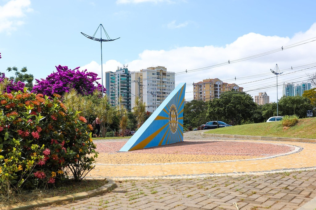 Paisagem de Indaiatuba com bairros organizados, áreas verdes e infraestrutura urbana, explicando Qual o custo de vida em Indaiatuba