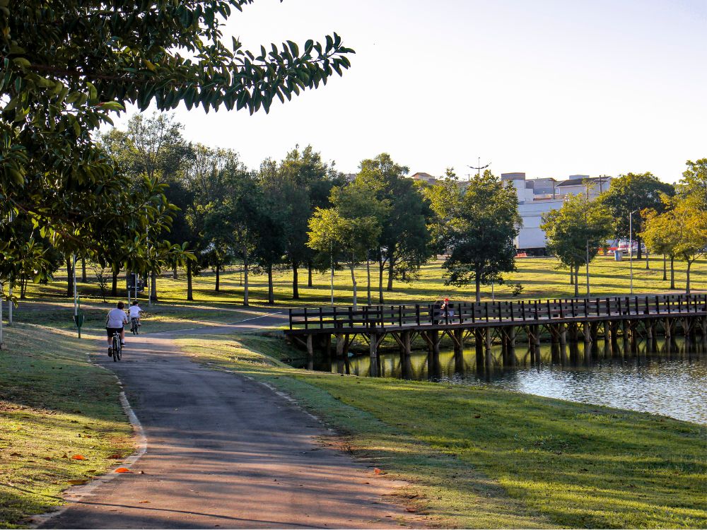 Parque ecológico reforçando por que Indaiatuba melhor cidade para morar no interior de São Paulo oferece qualidade de vida e lazer ao ar livre.